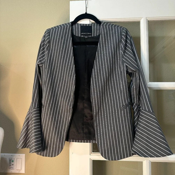 NWOT HARLOWE & GRAHAM Pinstripe Trumpet Sleeve Blazer - size Medium - Picture 2 of 6